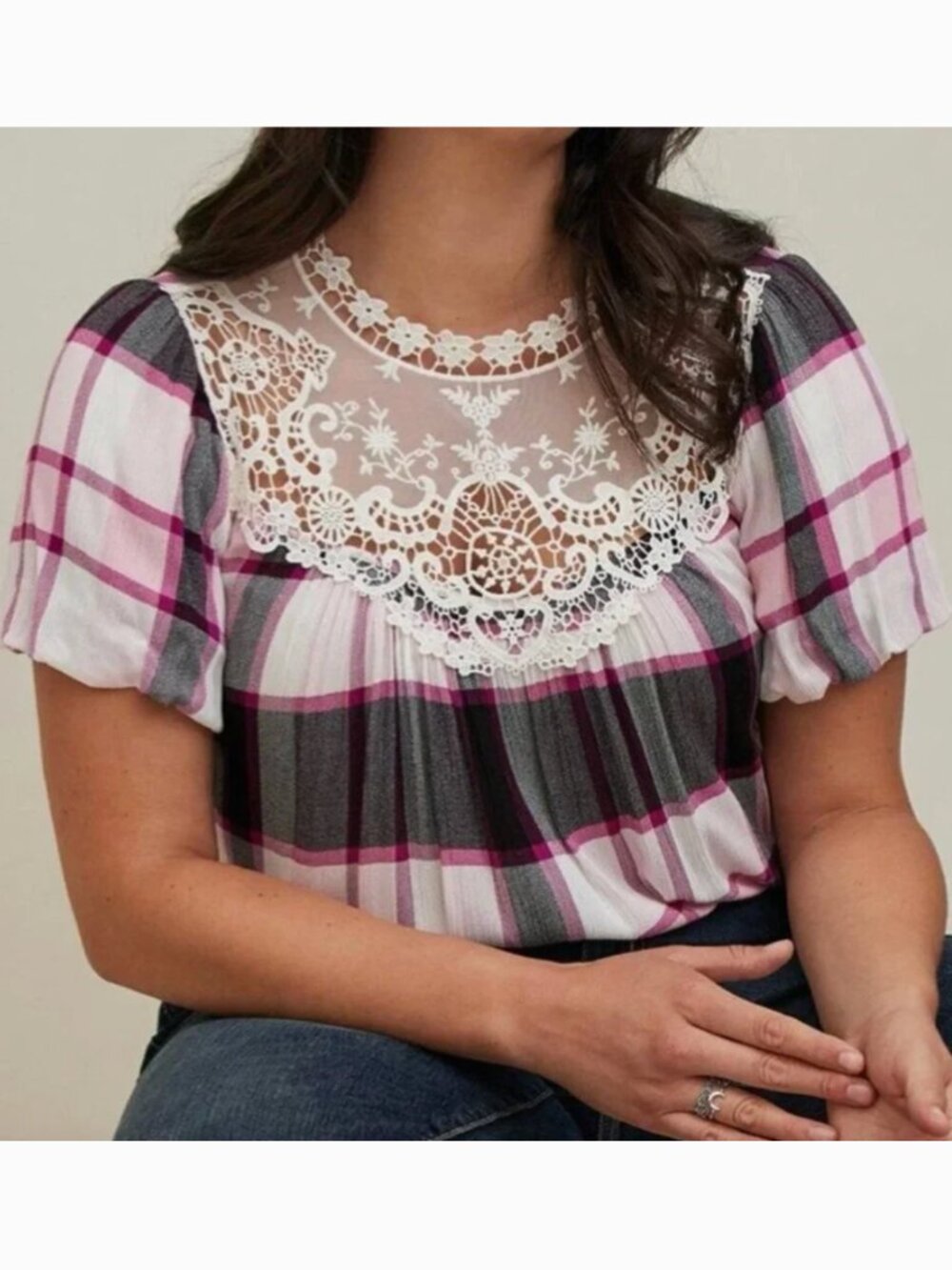 NEW NWT TORRID sz 0 Plus Size Crinkle Gauze Crochet Detail Top Pink Berry Plaid